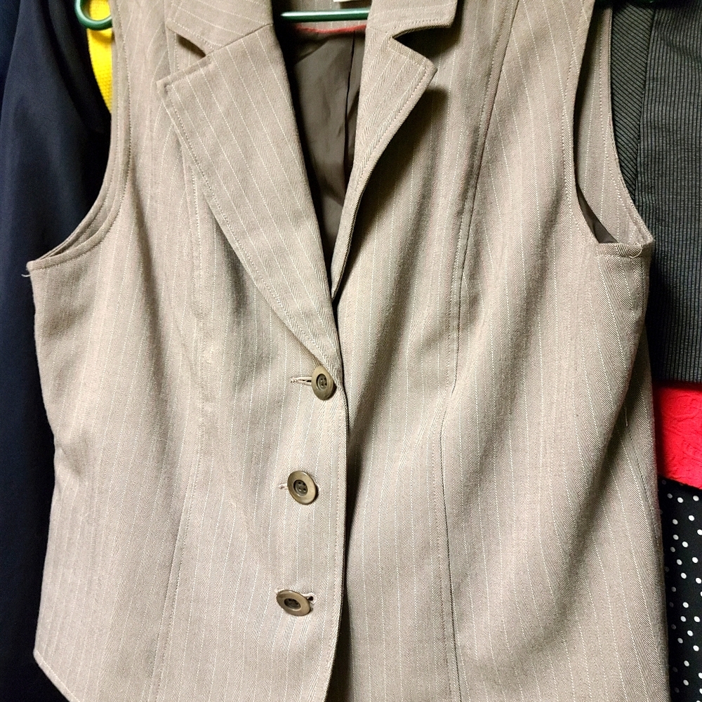 Dressy vest with pin stripes